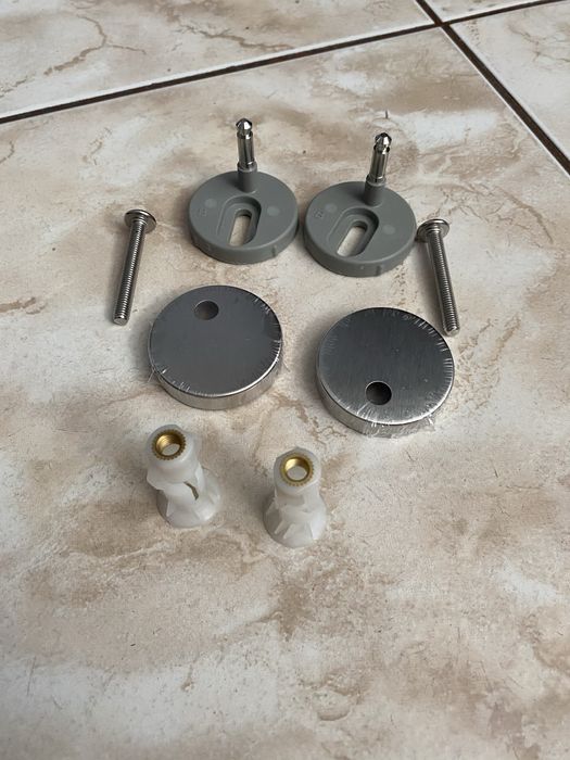 Uchwyty do deski sedesowej WC