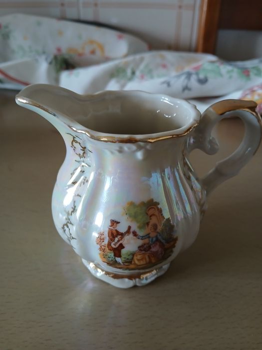 Leiteira de porcelana