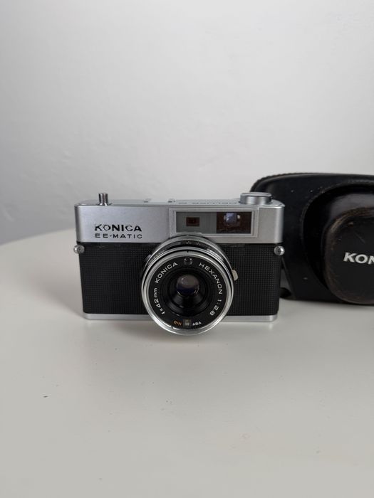 Konica EE-Matic Deluxe 2 + Hexanon 42 mm f/2.8 – Japonia, lata 60. + oryginalny futerał