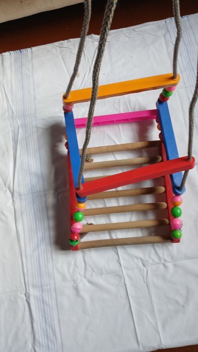 Качели дітячи дерев'яні для дома та вулиці
