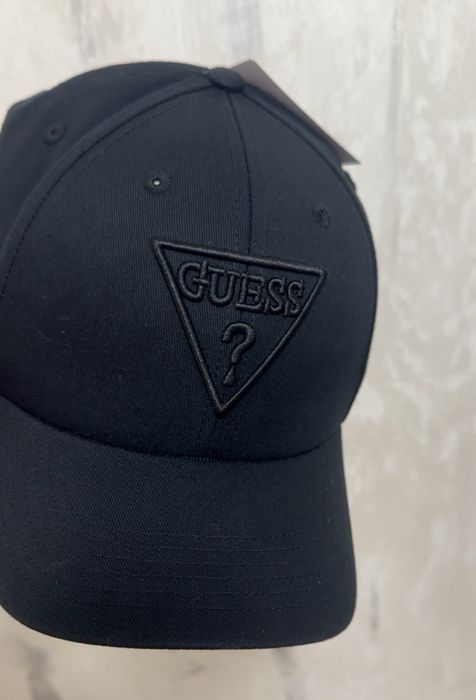 Стильні Кепки від GUESS