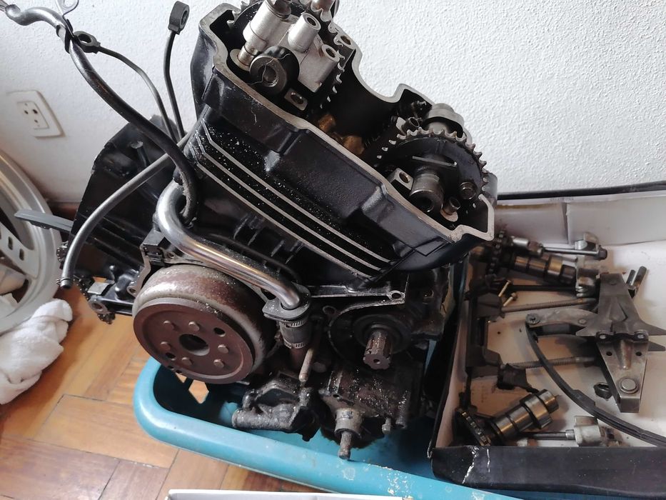Vendo peças de mota Honda VT250 de 1984