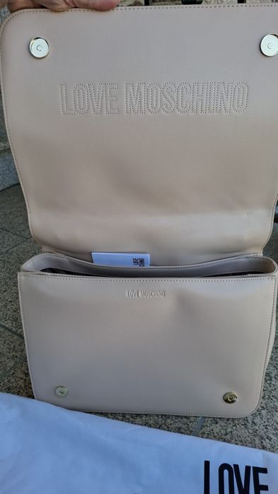 Saco love Moschino
