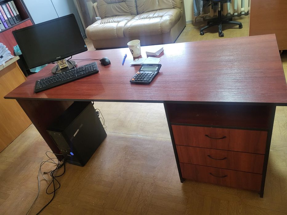 Стіл для офісу чи для дома