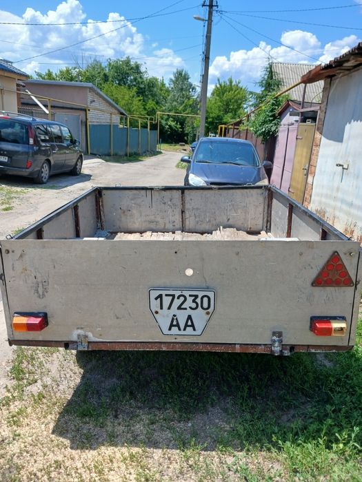 Продам три причепи до легкового автомобіля а гарному стані,один алюмінівий .торг