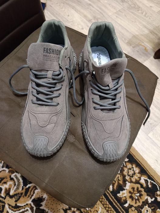 Продам кросівки нові