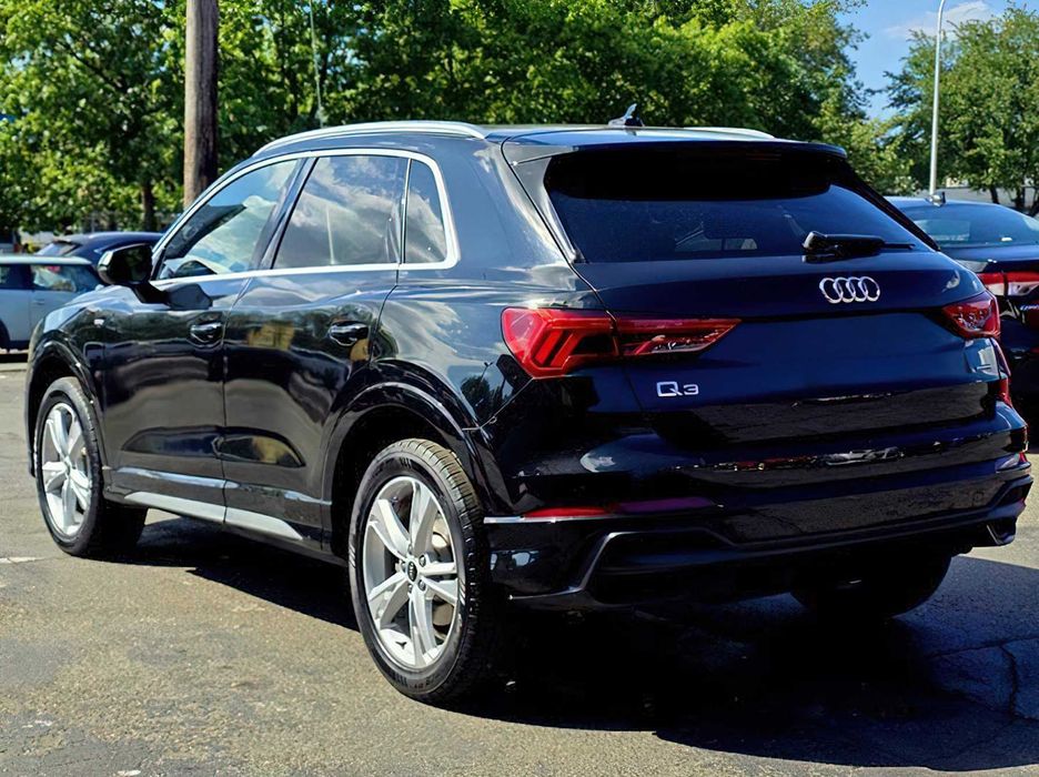 Audi Q3      2022