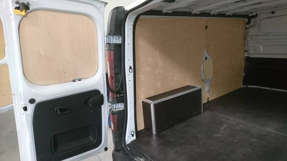 Renault Trafic L1H1 zabezpieczenie paki