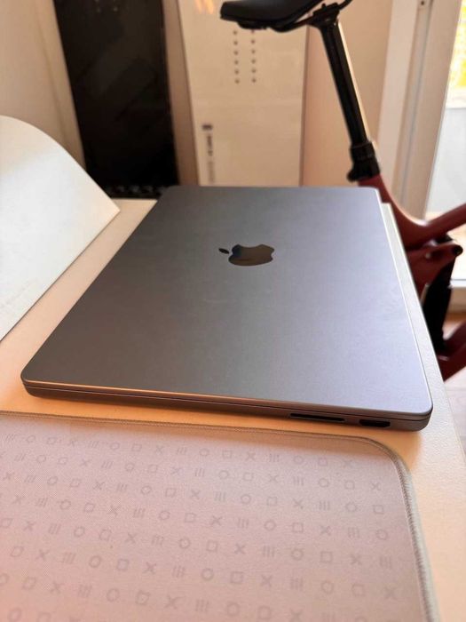 Mac Book Pro m3 2023 16gb RAM 512gb SSD