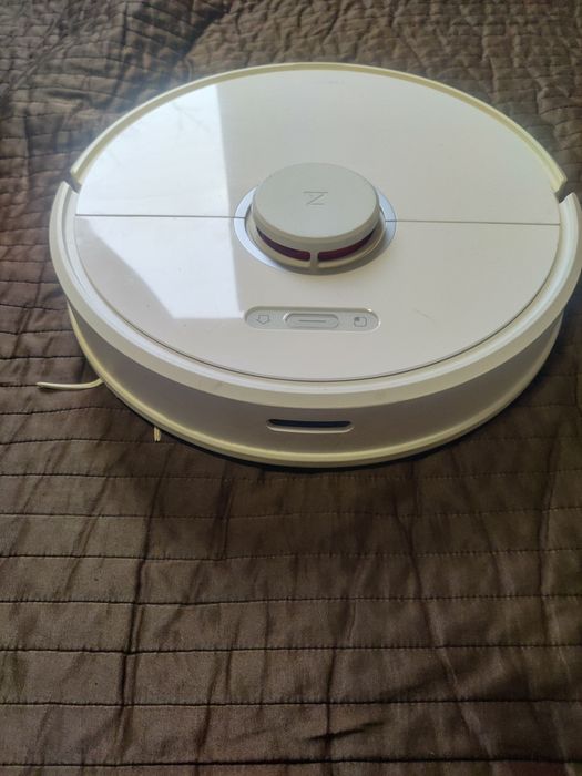 Продам робот пылесос Roborock S6