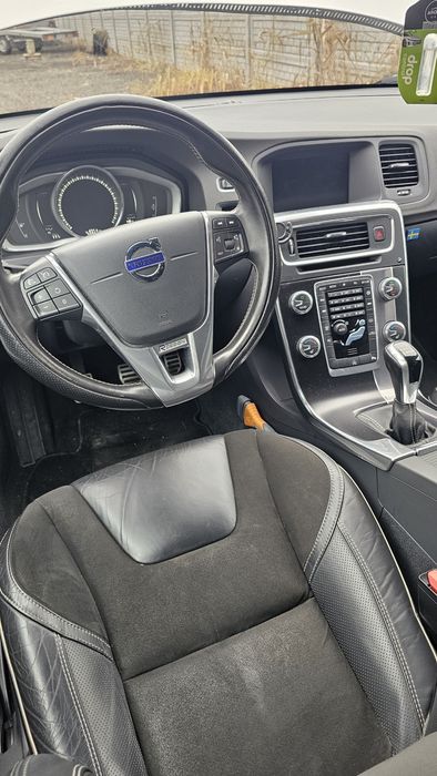 Volvo v60 I D4  R-Design 2017r 190KM Uszkodzone