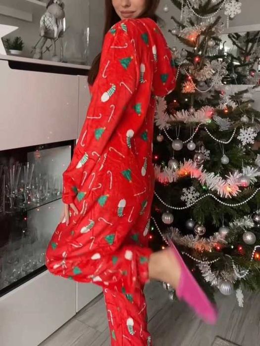 Kombinezon ocieplany onesie Mystersheep - czerwony w choinki
