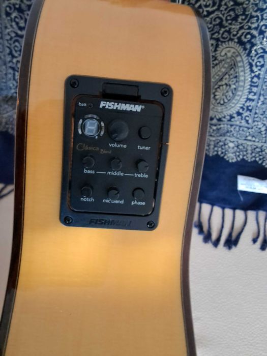 Guitarra clássica Paco Castillo com micro FISHMAN