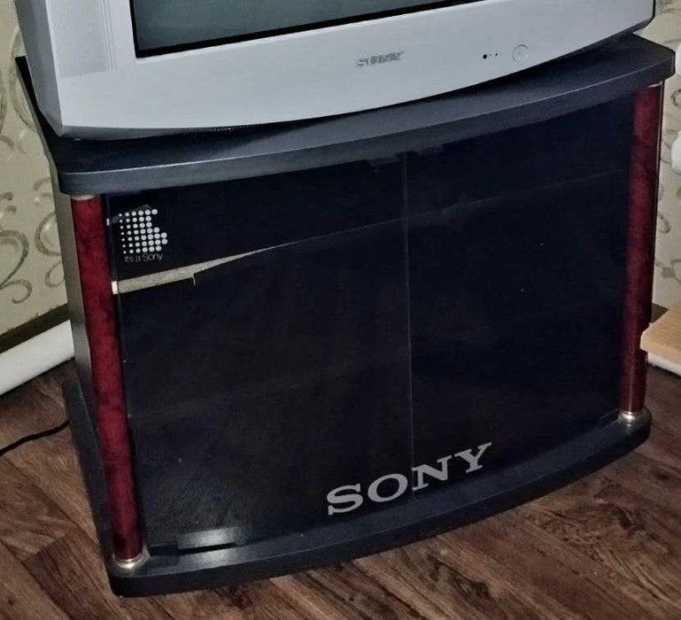 Стол журнальный,  тумбочки