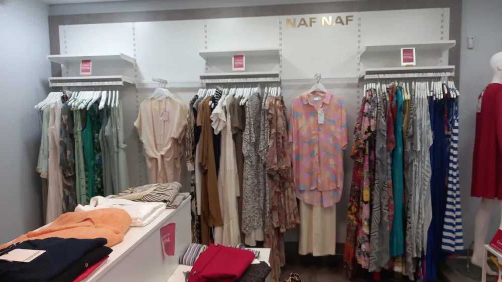 Estantes loja roupa e equipamento de loja