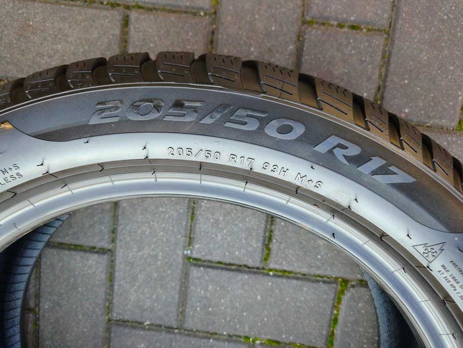 205/50 93H R17 PIRELLI Sottozero 3 AO1 2025r 7.5mm Zimowe Opony 2szt