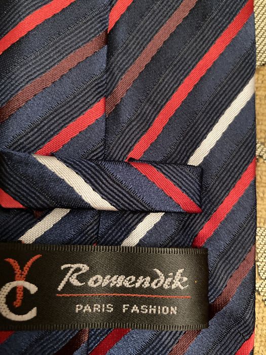 Продаю новые  фирменные галстуки, Отличного качества, и бренда.