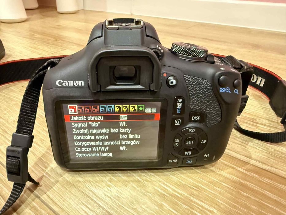 Canon EOS 2000D + obiektyw 18-55mm idealny dla początkujących