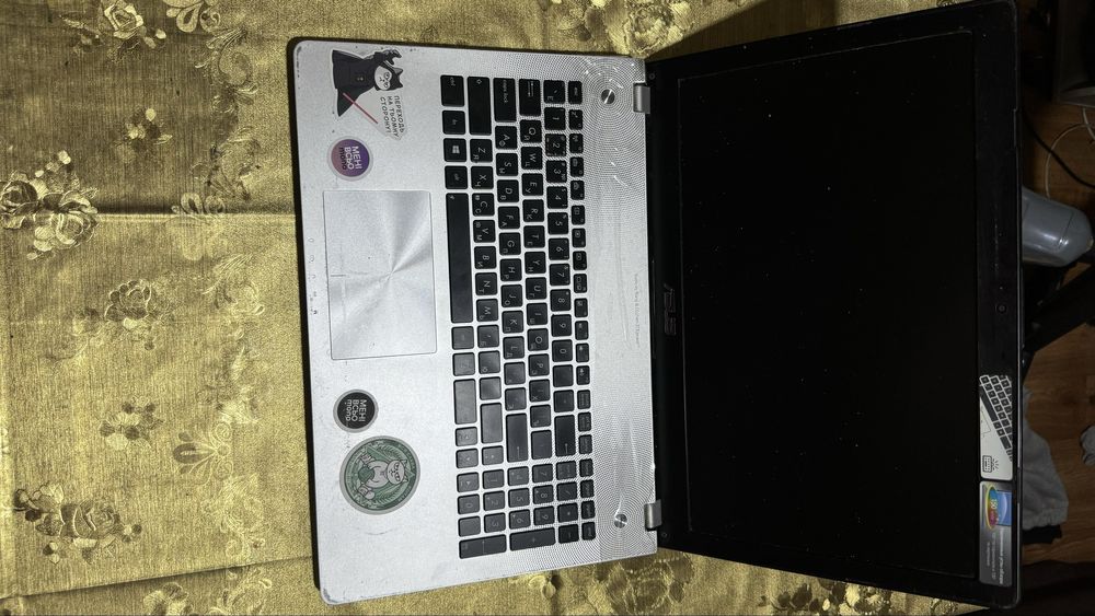 Ноутбук Асус в неплохом состоянии