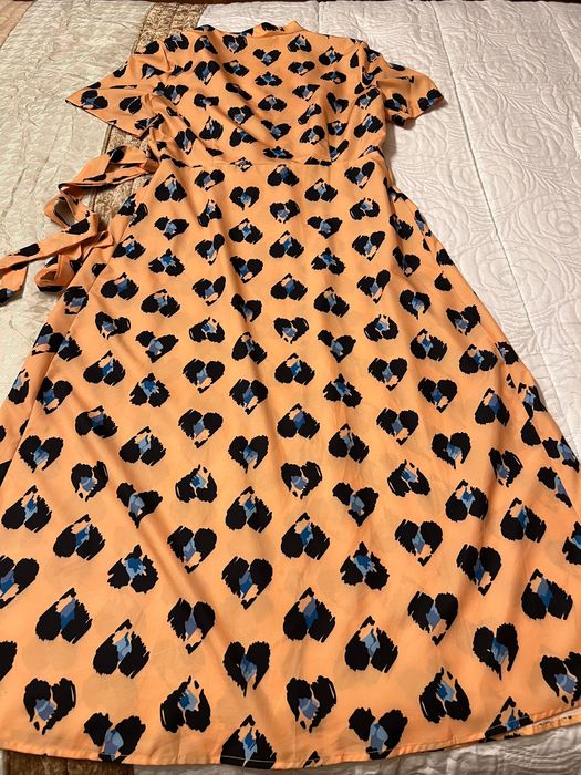 Vestido midi, de trespasse, da SHEIN tamanho 36