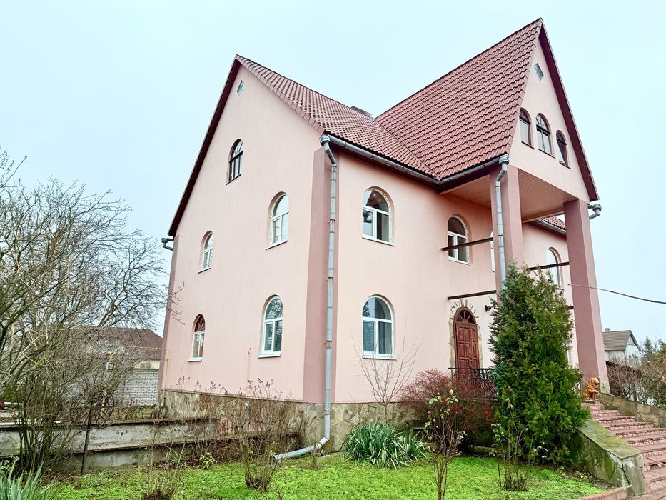 Будинок 340м. 7кімнат+15соток.документам 3роки.без коміссіі