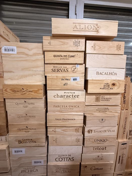 Caixas de vinho em madeira
