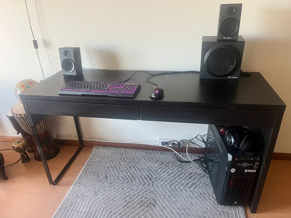 Mesa secretária ikea bom estado