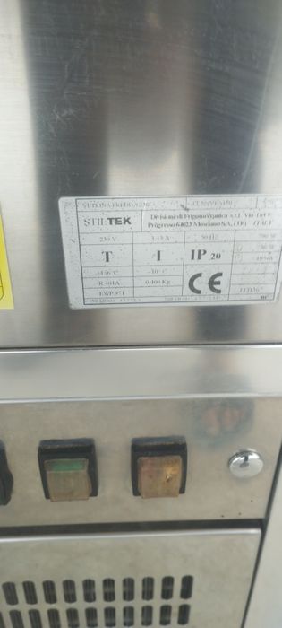 Холодильна вітрина куб  (1.5 м.)