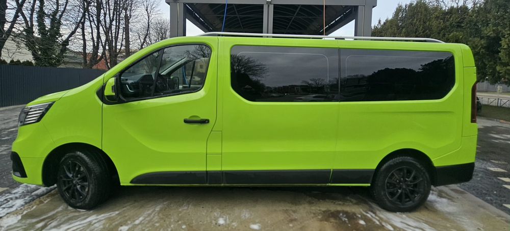 Продам мікроавтобус renault Trafic дев'ятимісний 2021-го року