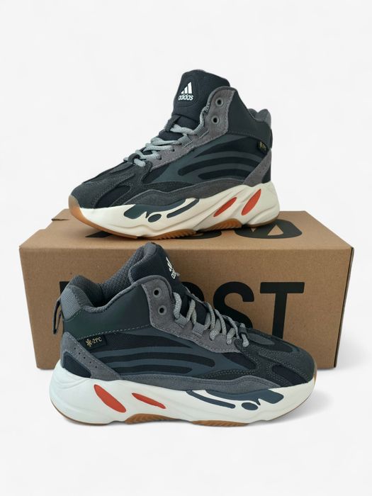 Жіночі зимові кросівки з хутром Adidas Yeezy Boost 700 V2 (-21°C)