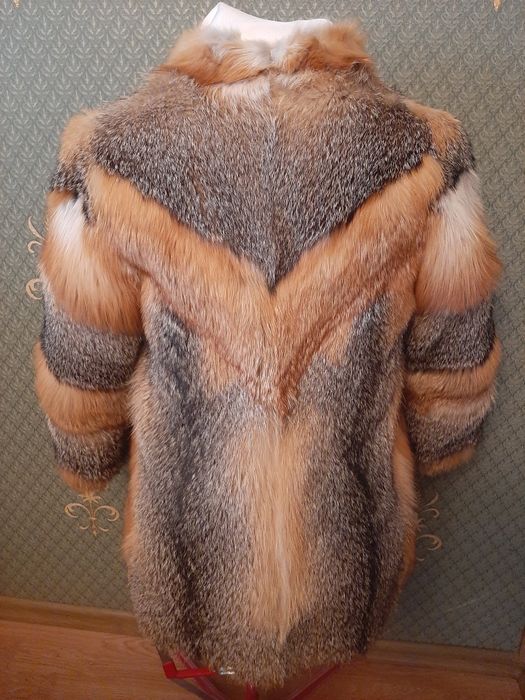 Шубка з лисячого хутра,нова.8000грн.