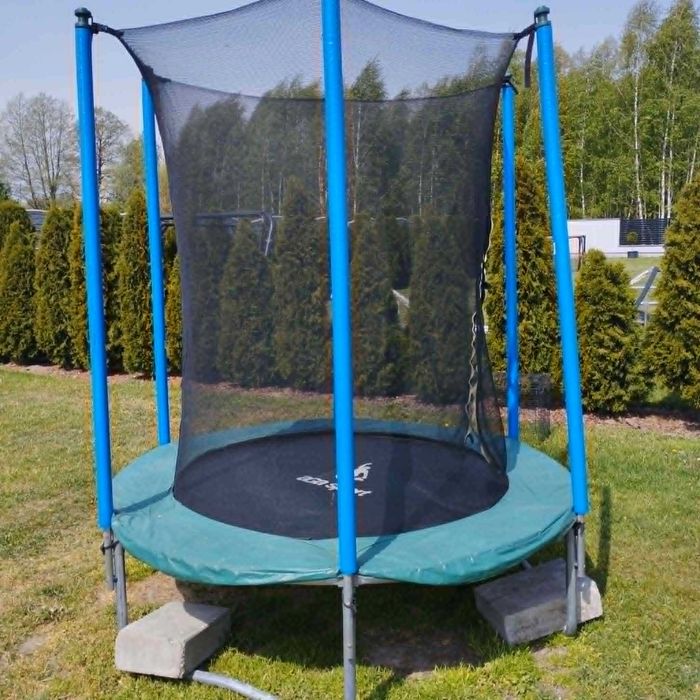 Trampolina dzięcięca