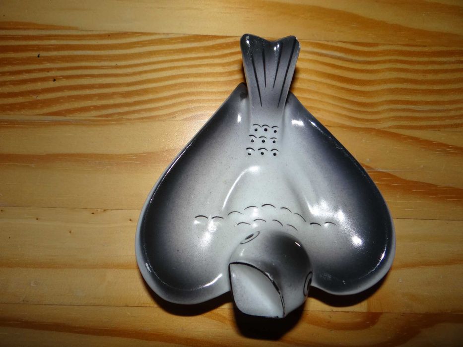 Popielniczka jaskółka Ćmielów uszkodzona