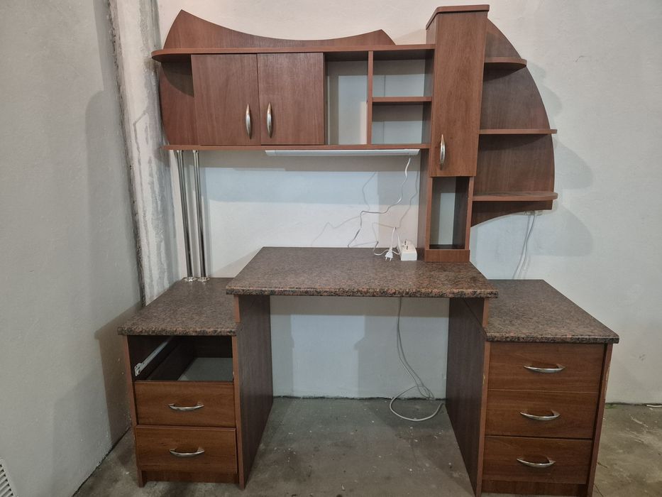 Продам  парта дитяча  або стіл компютерний