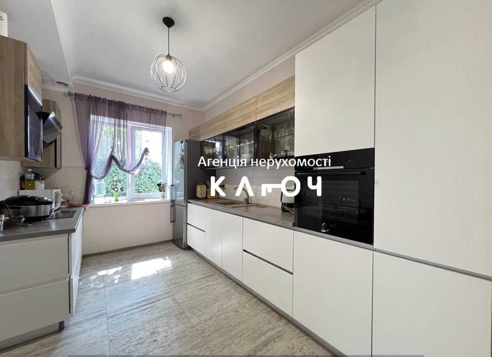 Продаж гарного будинку в чудовому місці!