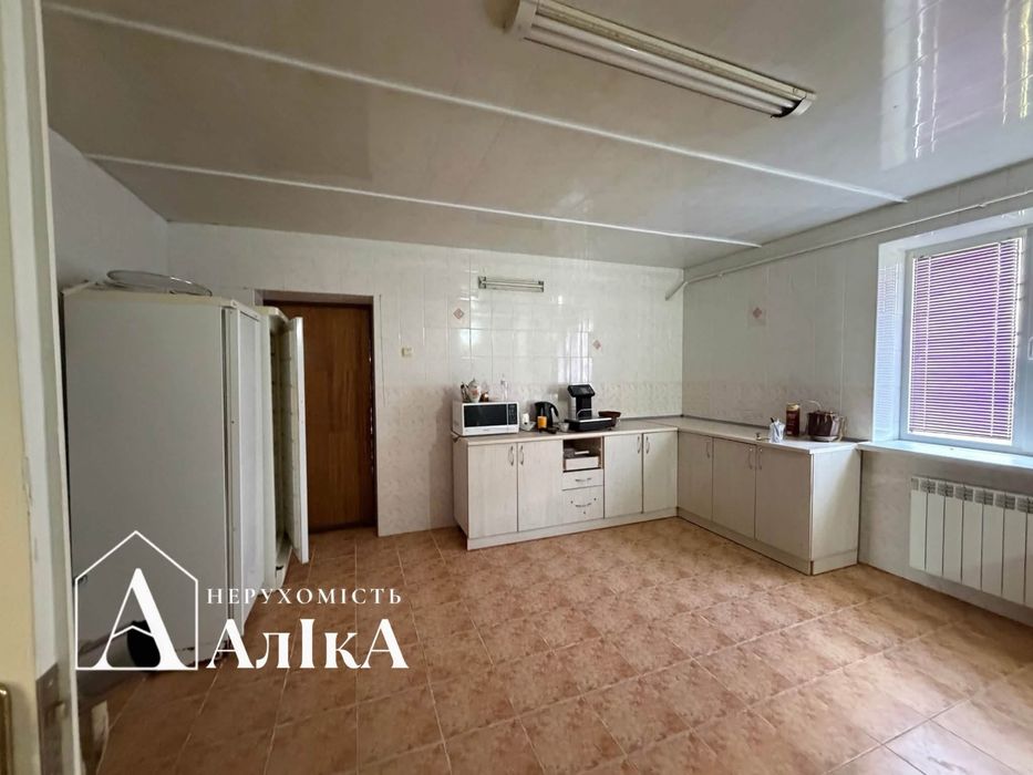 Продам приміщення в центрі села Вербка!