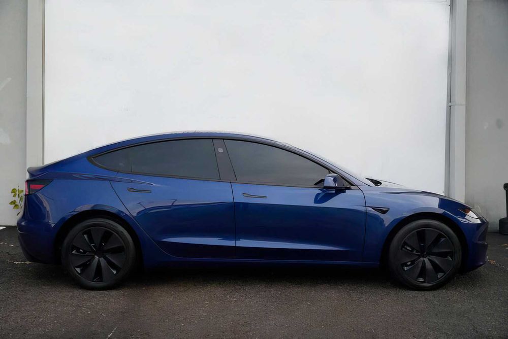 Tesla Model 3      2025