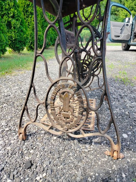 Stara piekna maszyna do szycia Singer