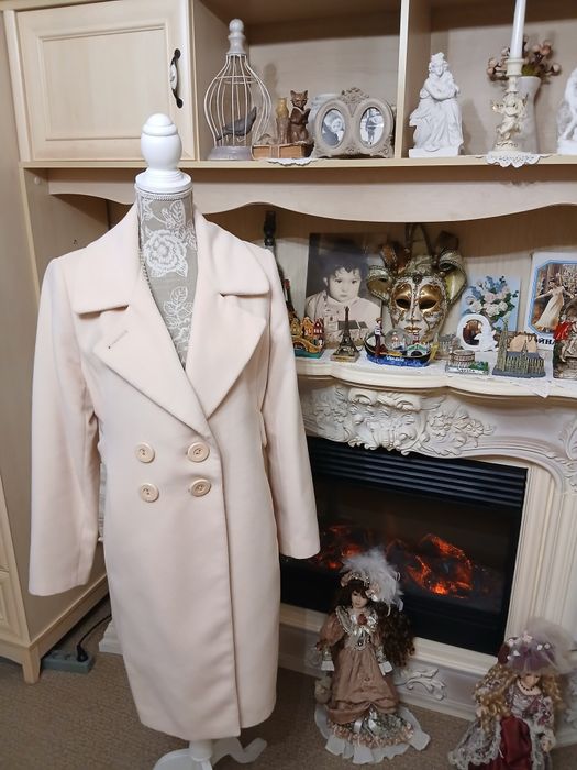 Пальто димесезонное ,стильное и просто идеального цвета