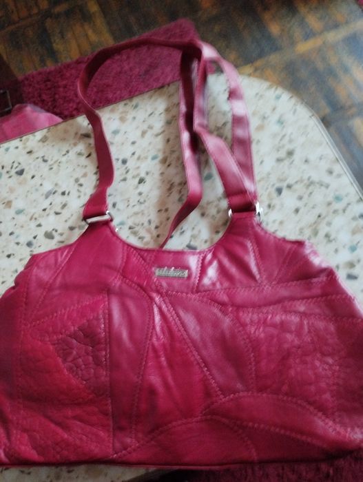 Сумка жіноча  червоний колір.