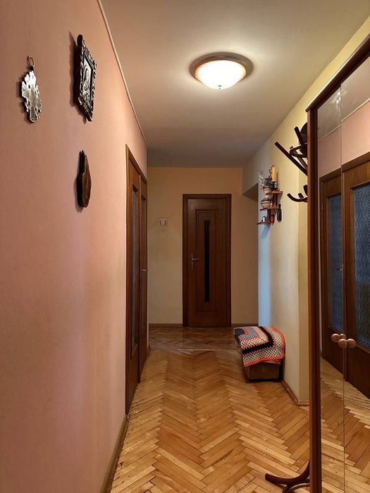 Продам 4кімнатну квартиру  у м.Шептицький
