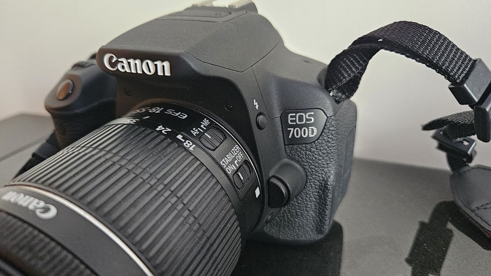 Canon EOS 700D com saco + 18/55 + 70/300