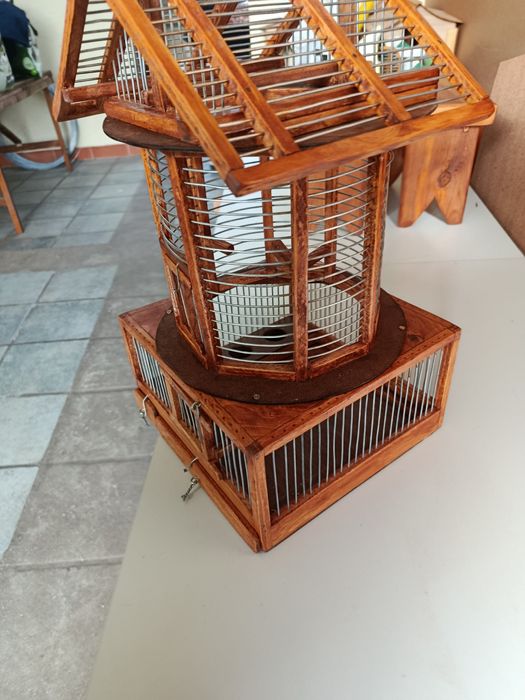 Gaiola para pássaros de porte pequeno