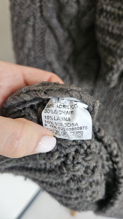 В’язаний светр з об’ємною горловиною, Італія