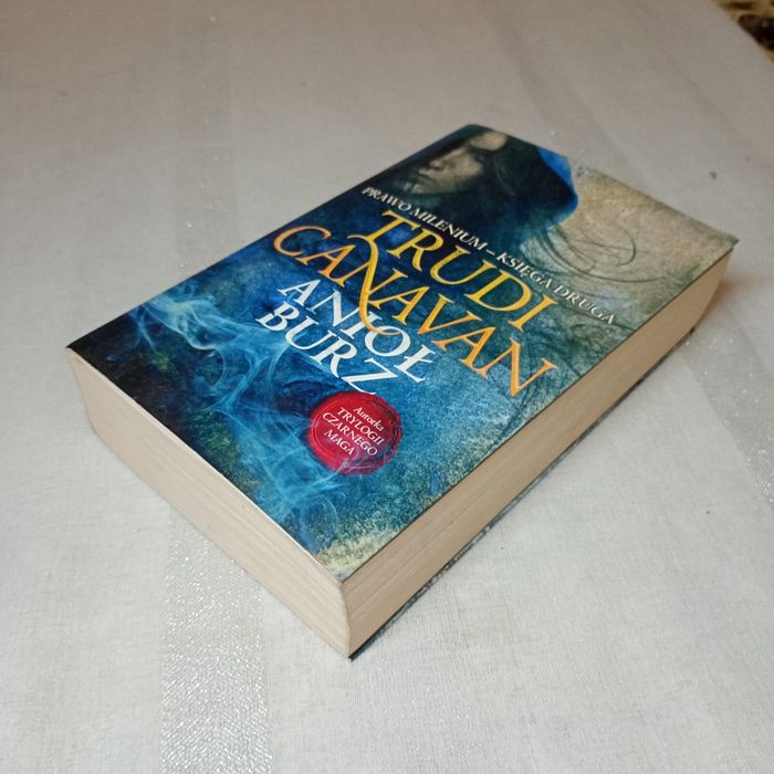 Anioł burz (Prawo milenium, #2). Trudi Canavan