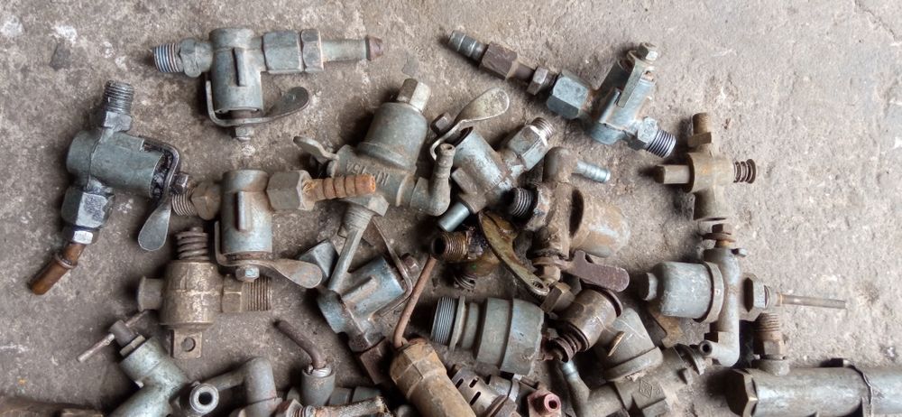 Кран радіатора. Мотоциклетний кран бензобака.Паливний кранік