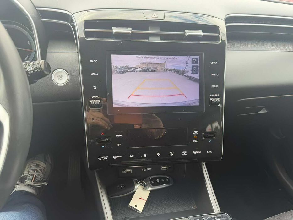 Hyundai Tucson Luxury Hybrid      2022