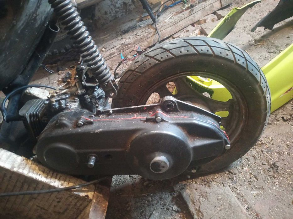 Продам скутер Сузукі сепія 2т по запчястинам