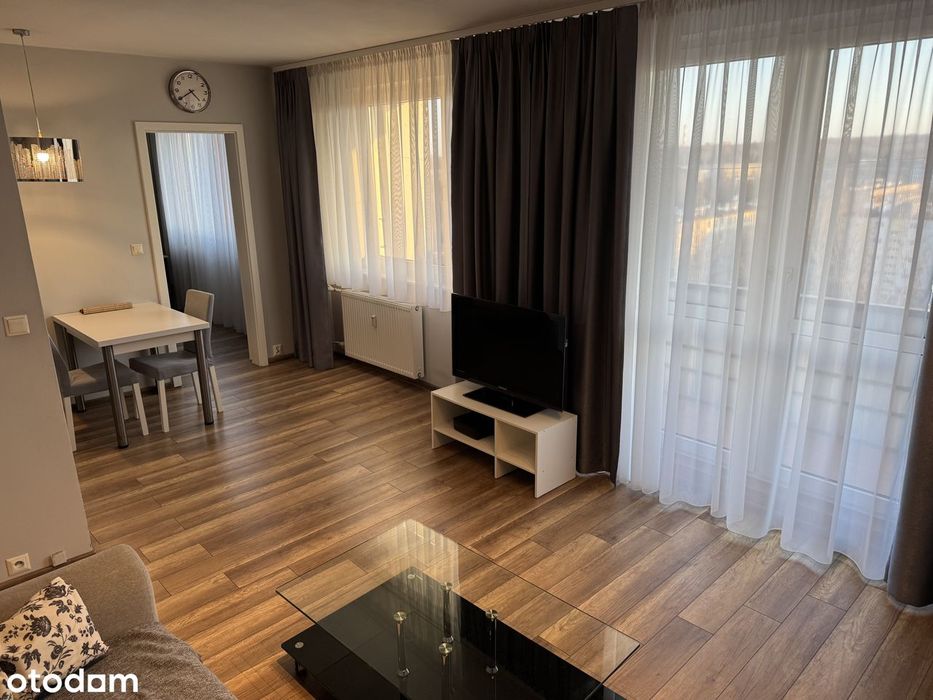 Blisko centrum, z dużym balkonem i pełnym wyposażeniem, bez prowizji!
