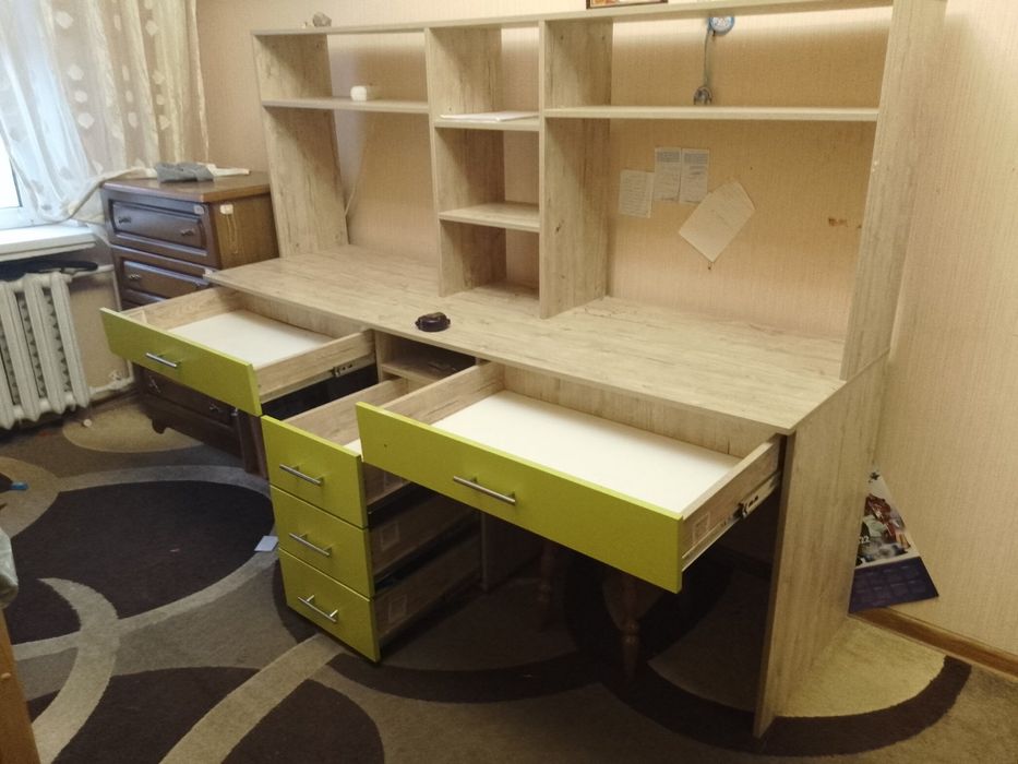 Шкільний стіл на 2-х дітей